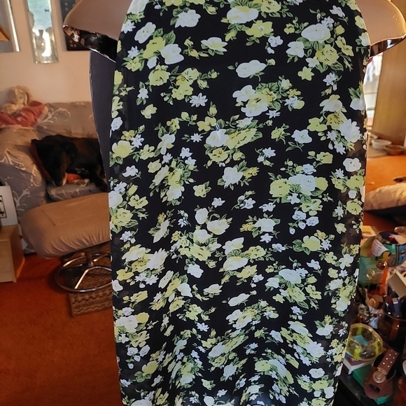 NWD Floral Multi-Layered/Tiered Sleeveless Lined Blouse/Top. Size Medium - Picture 3 of 6
